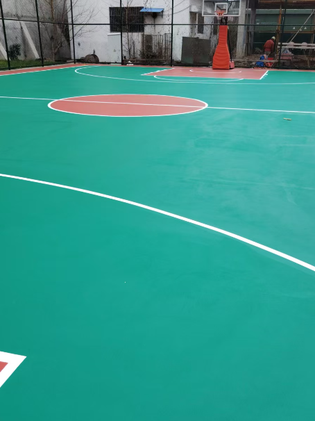 南澳 球场长期使用易出现地面开裂